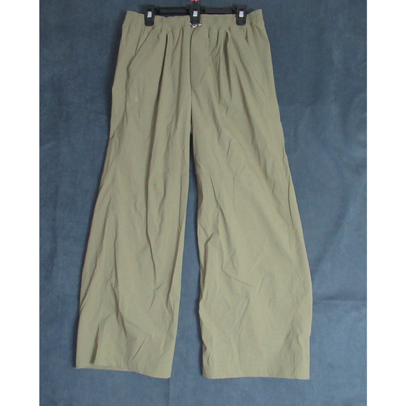 Under Armour Pants Womens Medium Green Track Wide Leg Athletic Lightweight NWT - Picture 1 of 10